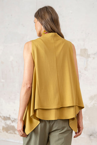 CHALECO PICOS ASIMÉTRICO MOSTAZA