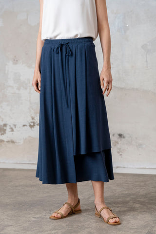 FALDA CAPAS LARGAS AZUL MARINO