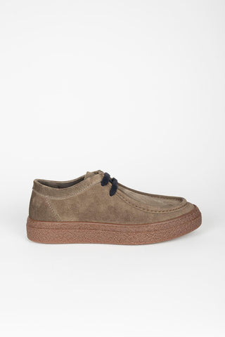 Zapato Wallabee topo