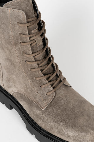 BOTIN CORDONES PIEL VUELTA GRIS