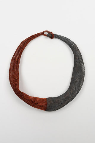 COLLAR CORTO MALLA MITAD ROJO OSCURO MITAD GRIS