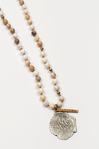 Collar Arvyn beige claro